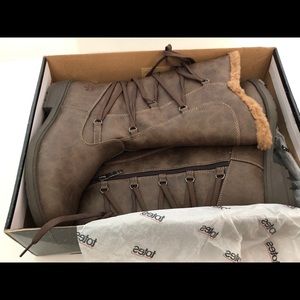 Woman’s Totes Winter Snow Boots